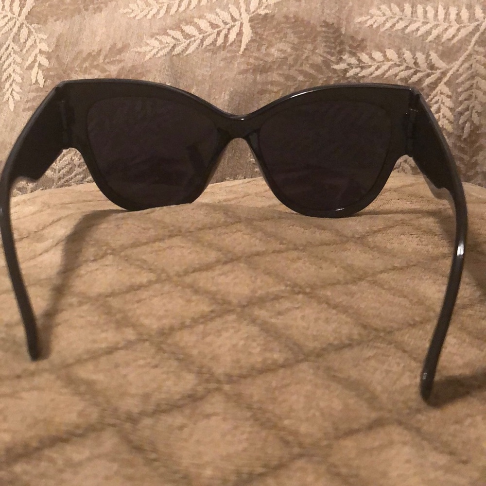 Sunnies 🔆 - Picture 6 of 6